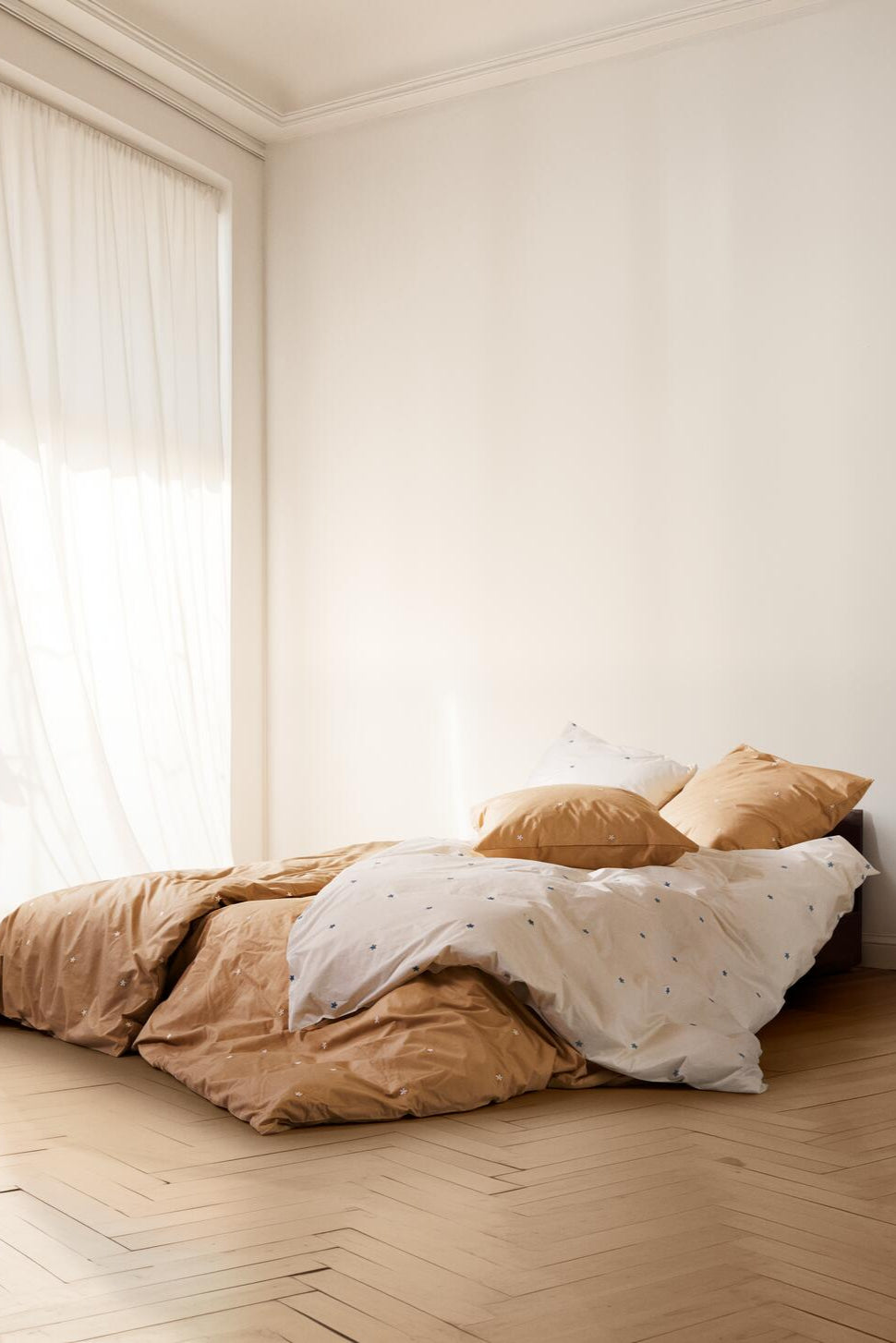 Daisy sengetøj - hvid/lys blå